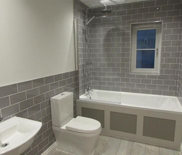 4 bedroom semi-detached house to rent - Photo 5