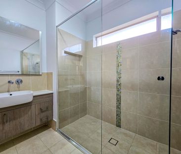 Spacious & Stylish Family Living in a Quiet Rosemeadow Cul-de-Sac - Photo 5