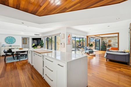 34 Dartmouth Circle, Quinns Rocks WA 6030 - Photo 2