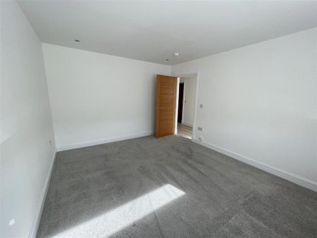 4 bedroom detached bungalow to rent - Photo 5