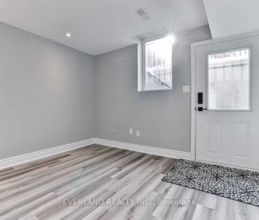 Detached Home For Lease | N9246525 - Photo 6