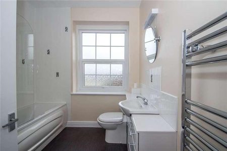 Market Street, Crediton, Devon, EX17 - Photo 5