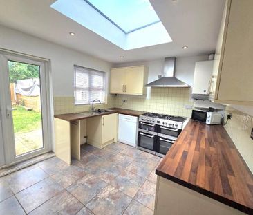 3 bedroom semi-detached house to rent - Photo 2
