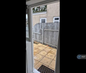 2 bedroom semi-detached house to rent - Photo 3