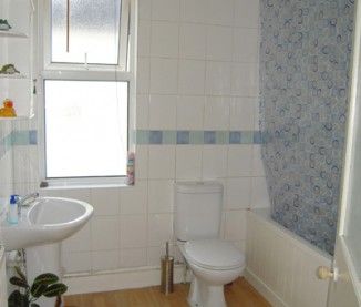 Stylish 6 bed property in prime location. Bills included. No fees. - Photo 4