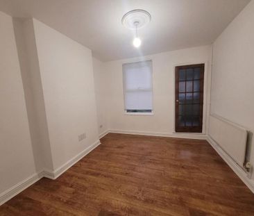 2 bedroom end of terrace house to rent - Photo 5