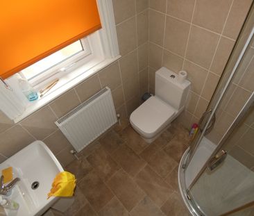 3 bed House - To Let - Photo 6