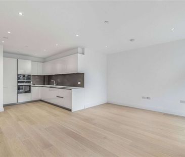 A luxury ground floor one bedroom apartment in the prestigious Teddington Riverside development. - Photo 4