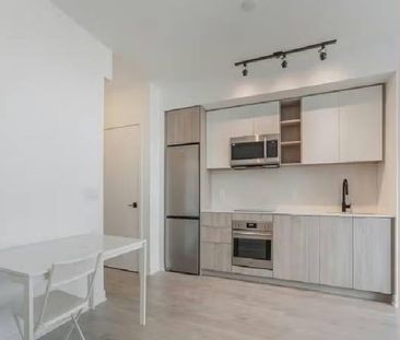 stunning brand new 1 bedroom + Den +1 bathroom - Photo 2