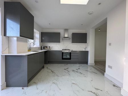 3 bedroom terraced house to rent - Photo 2