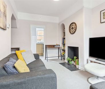 Savills are delighted to present a well presented two bedroom cottage with outdoor space. - Photo 6