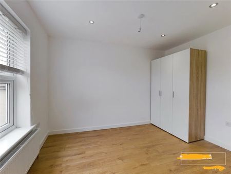 3 Bed Terraced House, Donnington Gardens, RG1 - Photo 3