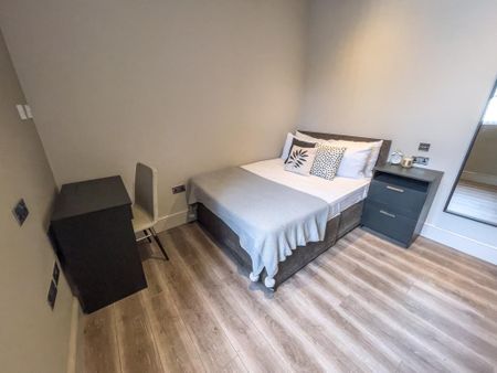 6 bedroom terraced house to rent - Photo 4