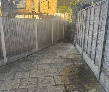 3 Bed Terraced House, Grove Road, E11 - Photo 3