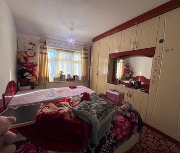 4 bedroom semi-detached house to rent - Photo 5