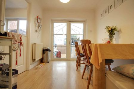 Wynwards Road, Swindon, Swindon, SN25 - Photo 4