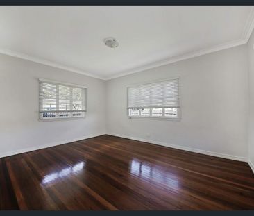 4 BEDROOM HOME IN QUIET STREET - Photo 3