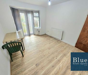 4 bedroom semi-detached house to rent - Photo 2