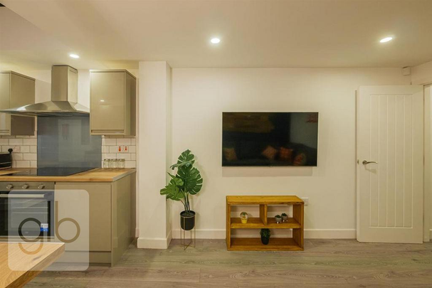 1 bedroom in a house share to rent - Photo 1