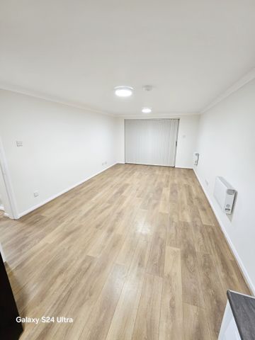 Stunning Flat for Rent in Oldbrook, Milton Keynes - Photo 5