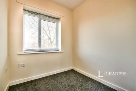 3 bedroom house to rent Manchester, M19 - Photo 4