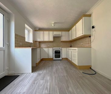 3 bedroom semi-detached house to rent - Photo 2