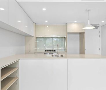 Stylish North-Facing 1-Bedroom Apartment with Sweeping Mountain Views - Photo 5