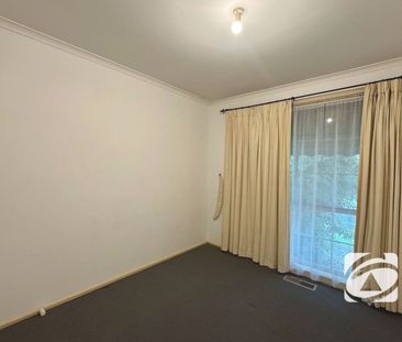 PERFECTLY LOCATED FAMILY HOME - Photo 3