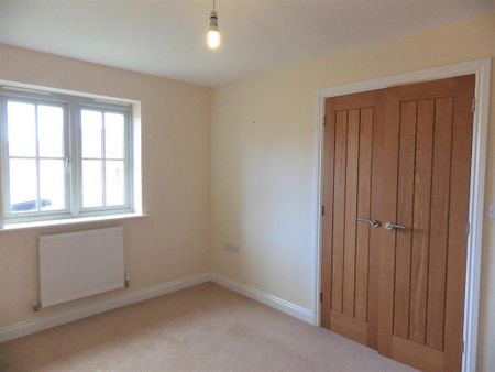 4 bedroom detached house to rent - Photo 5