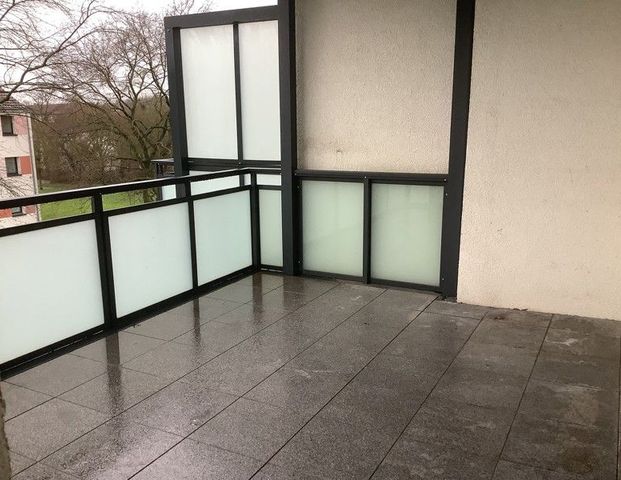 Renovierte 4-Zimmer-Wohnung mit großem Balkon! - Photo 1