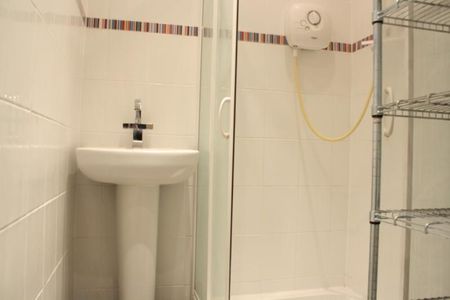 Dayspring, Guildford, Surrey, GU2 9QN - Photo 5