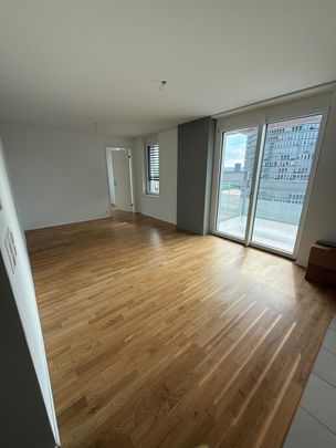 Living in the Skyline Sorrento high-rise - Photo 1