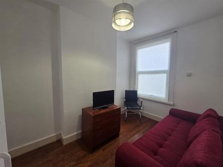 4 bedroom terraced house to rent - Photo 3