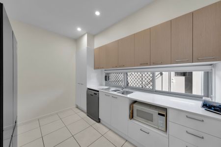 Modern Living in the Hearth of Mango Hill - Photo 2