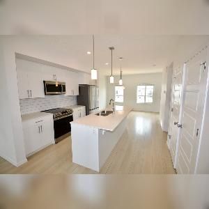 3 Bed 2.5 Bath Home Main with Garage Uplands Edmonton - Photo 3