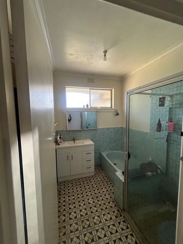 Avondale Heights - Photo 3