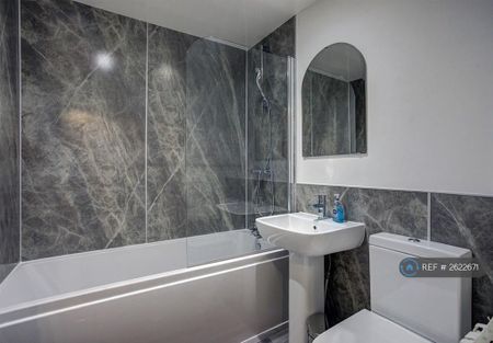 2 bedroom flat to rent - Photo 2