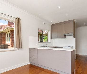 Charming and well presented 3 bedroom home - Photo 4