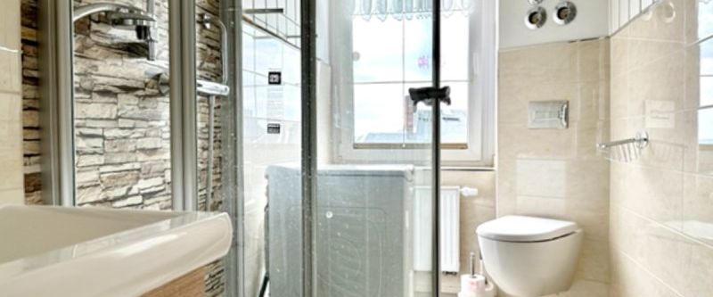 Modern sanierte 3-Raum-Wohnung in ruhiger zentrumsnaher Lage von Scheibenberg! - Photo 1