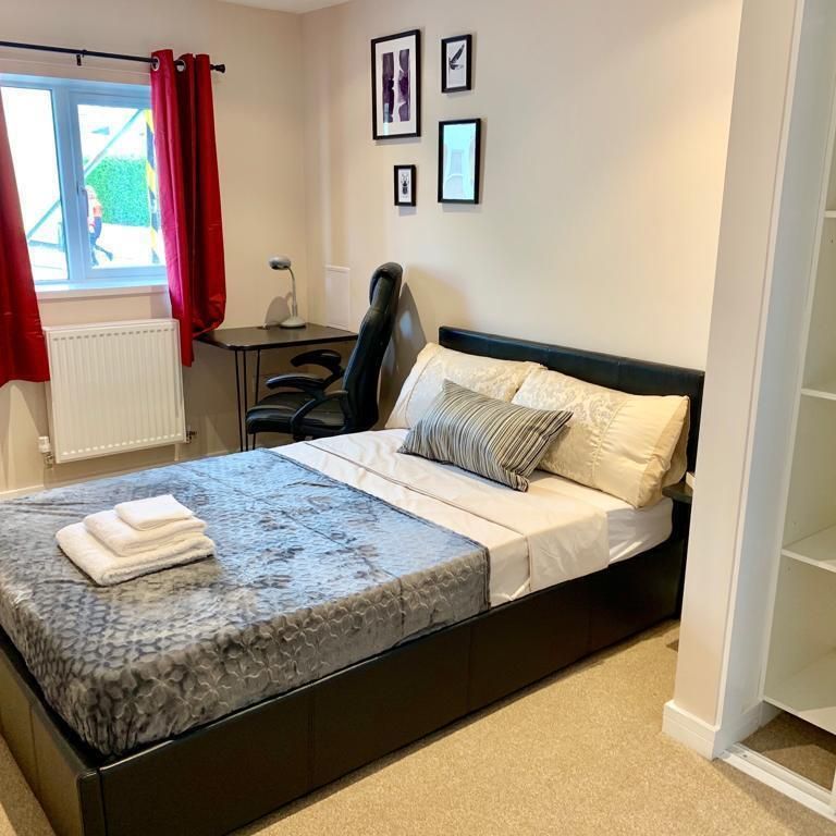 Eastcott Road, Swindon - Photo 1