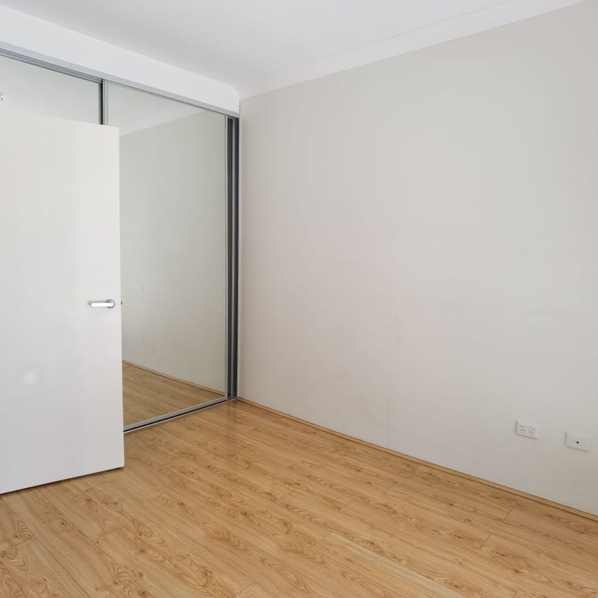 Newly Laid Wooden Floor Throughout on Level 3 Quiet and Spacious - Photo 1