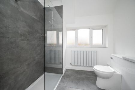 3 bedroom flat to rent - Photo 3