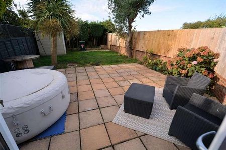 Station View, Cliffe, Selby, YO8 - Photo 3