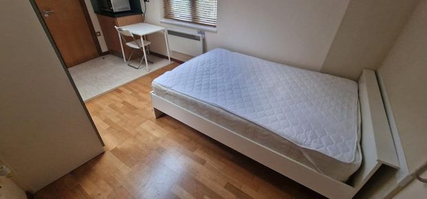 Studio to rent - Photo 1