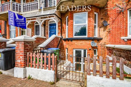 1 bedroom apartment to rent South Terrace, Littlehampton, BN17 - Photo 2