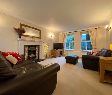 4 bedroom House in Hallbrooke Gardens, Bracknell - Photo 1