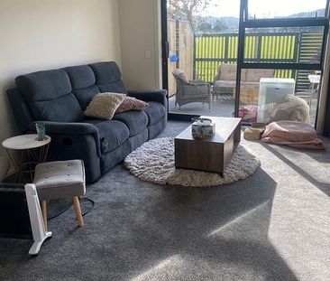 Modern, warm, and pet-friendly townhouse - Photo 1