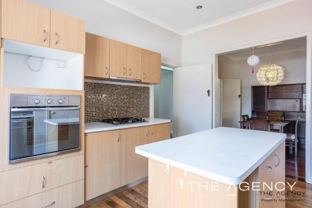 3 Bedroom 1 Bathroom House in Bedford - Photo 5