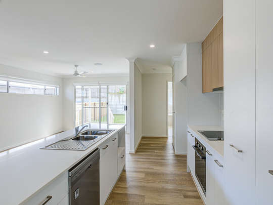 5 Florida Crescent, Spring Mountain, QLD - Photo 1