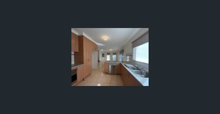 Spacious and modern 3-bedroom townhouse in Lalor - Photo 5